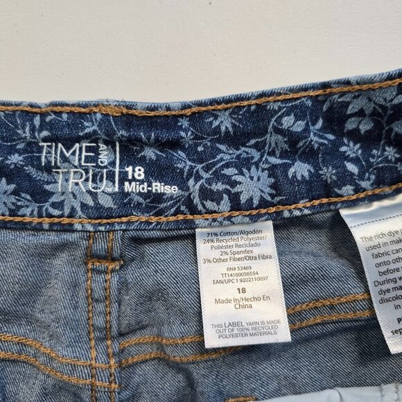 Time and Tru Mid-Rise Denim Shorts – Floral Print, Size 18 - Picture 4 of 4